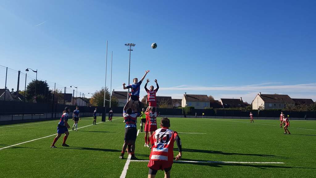 Rugby Festif Octobre Rose - photo d'une touche des cadets