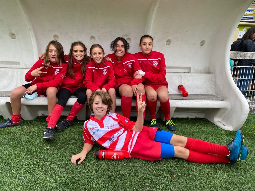 Photo des 6 filles clamartoises à Plaisir - Un weekend à domicile
