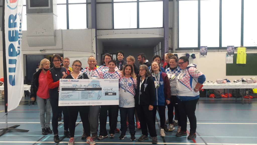 Rugby Festif pour Octobre Rose 2021 - photo de la remise du chèque aux Rubies du PRC 95