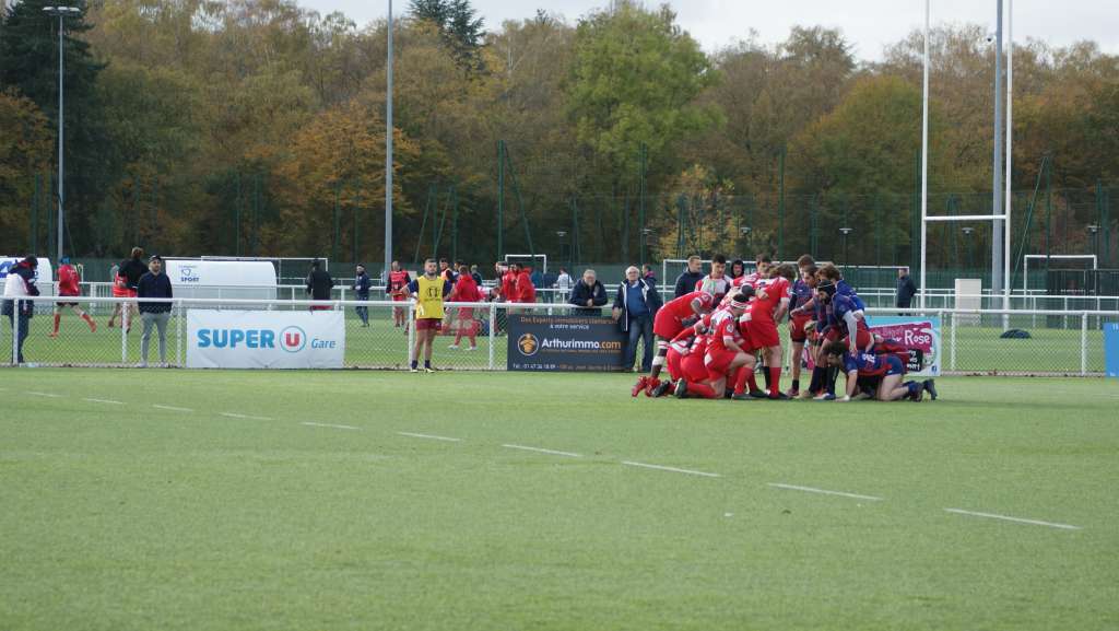 Nouvelle victoire à domicile pour l'équipe première du Clamart Rugby 92 - photo d'une mêlée