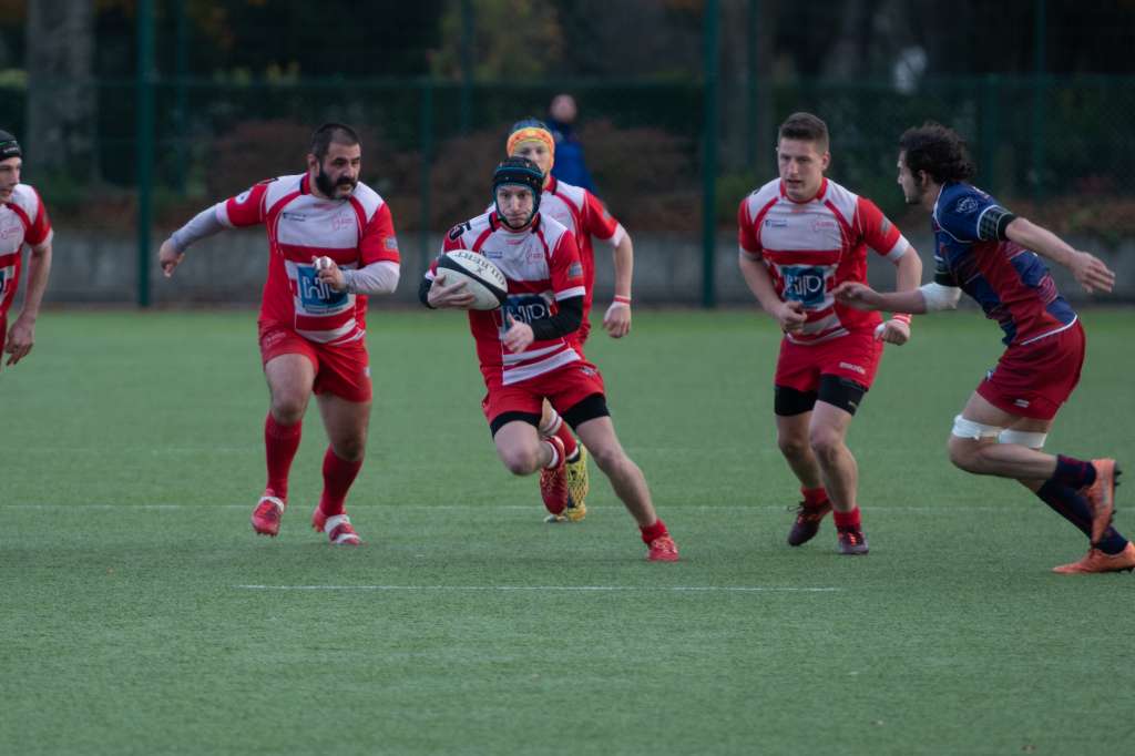Nouvelle victoire à domicile pour l'équipe première du Clamart Rugby 92 - photo d'une percée clamartoise en équipe première