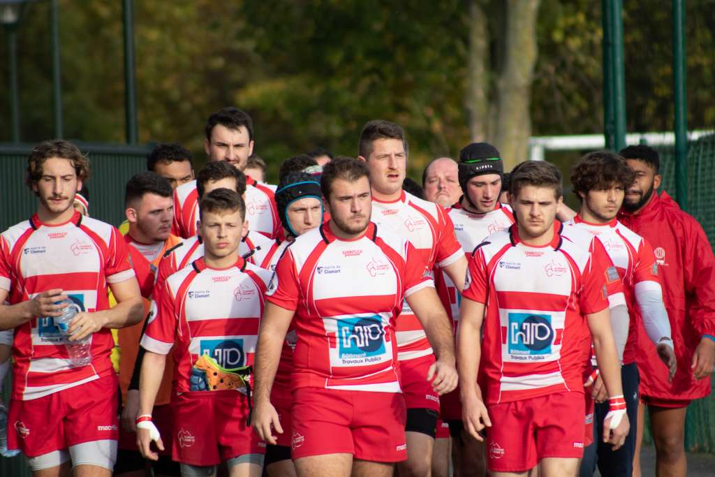 Nouvelle victoire à domicile pour l'équipe première du Clamart Rugby 92 - photo de l'arrivée des joueurs sur le terrain